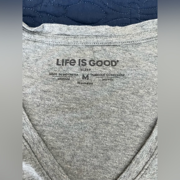Size medium ladies life is good vneck with logo on left chest of seagull - Picture 3 of 3